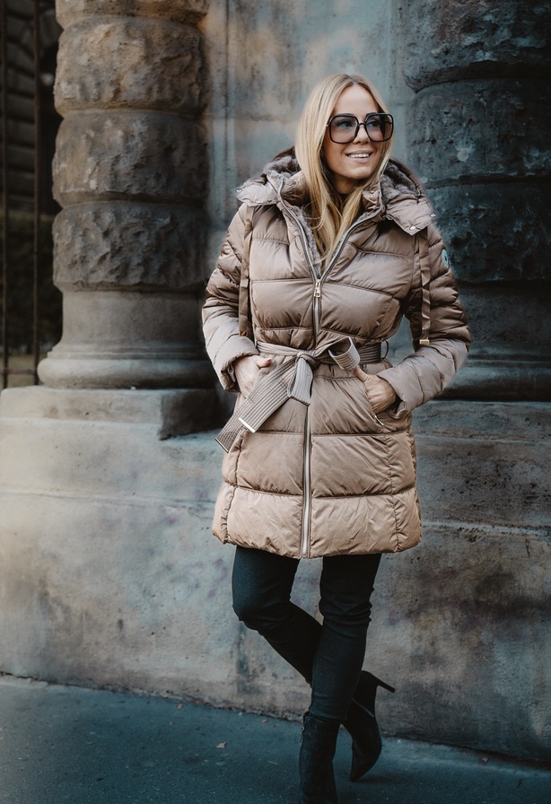 Öves steppelt télikabát fangó – Hosszított női télikabát – Innova Fashion